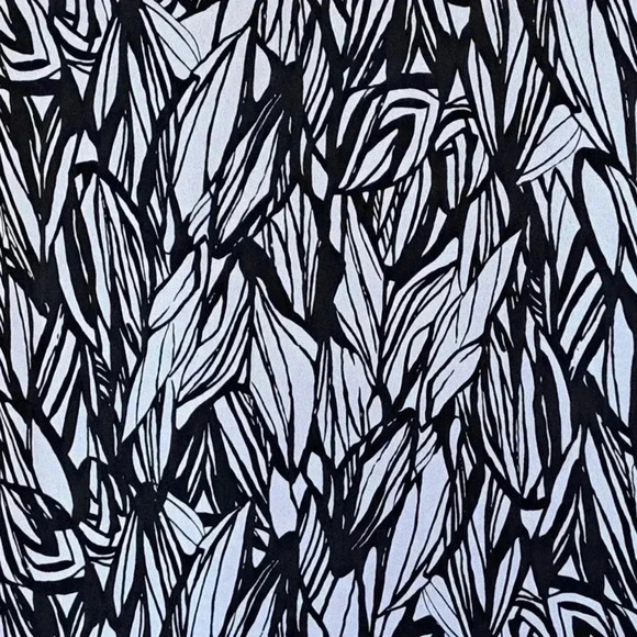 ❤️ Black and  White Dynamite Sleeveless Top - Picture 7 of 13